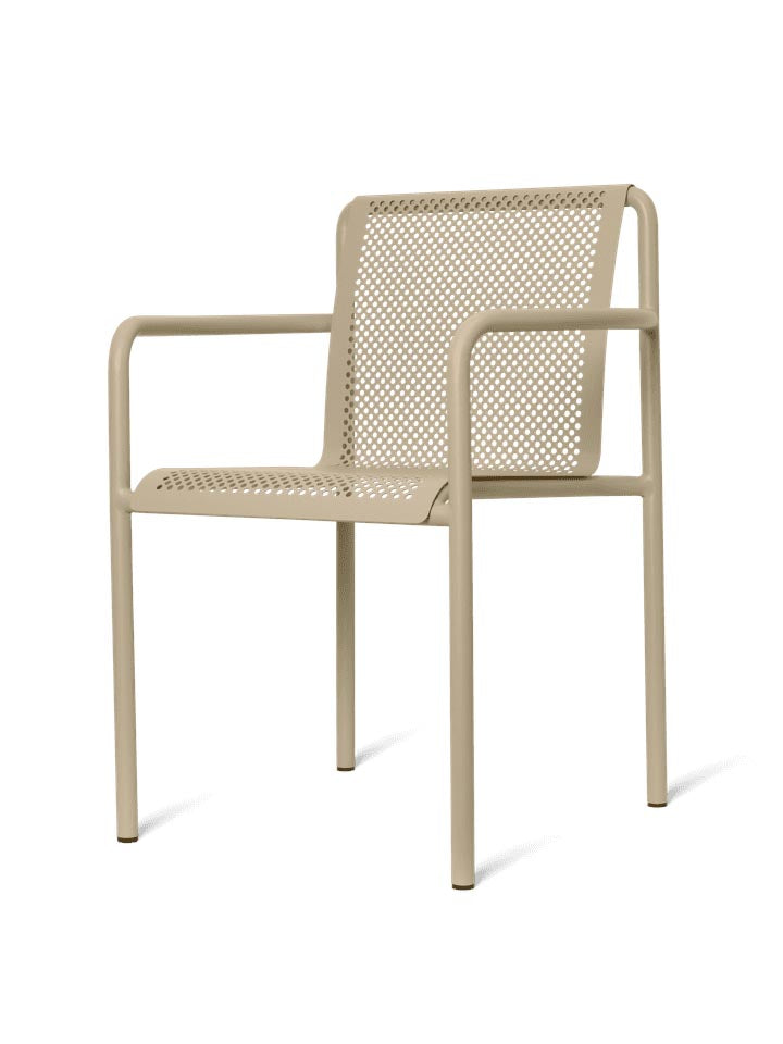Dapple Stuhl mit Armlehnen in Kaschmir präsentiert im Onlineshop von KAQTU Design AG. Gartenstuhl mit Armlehnen ist von Ferm Living