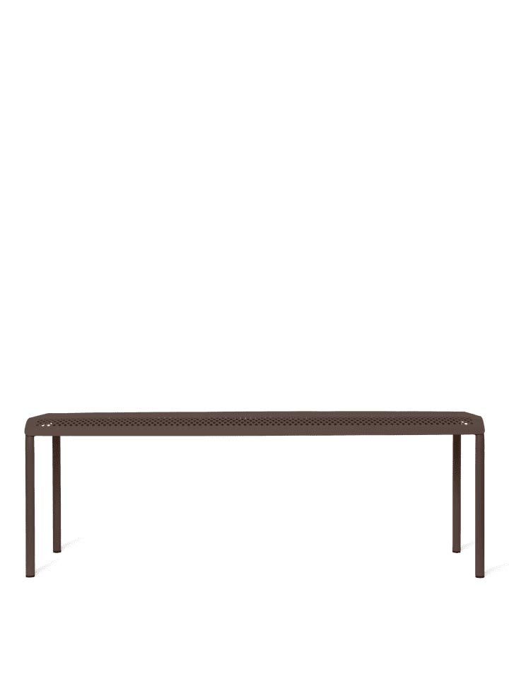 Dapple Bank in Dunkle Schokolade präsentiert im Onlineshop von KAQTU Design AG. Gartenbank ist von Ferm Living
