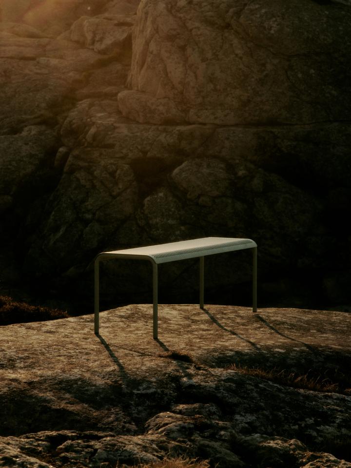Dapple Bank in Teegrün präsentiert im Onlineshop von KAQTU Design AG. Gartenbank ist von Ferm Living