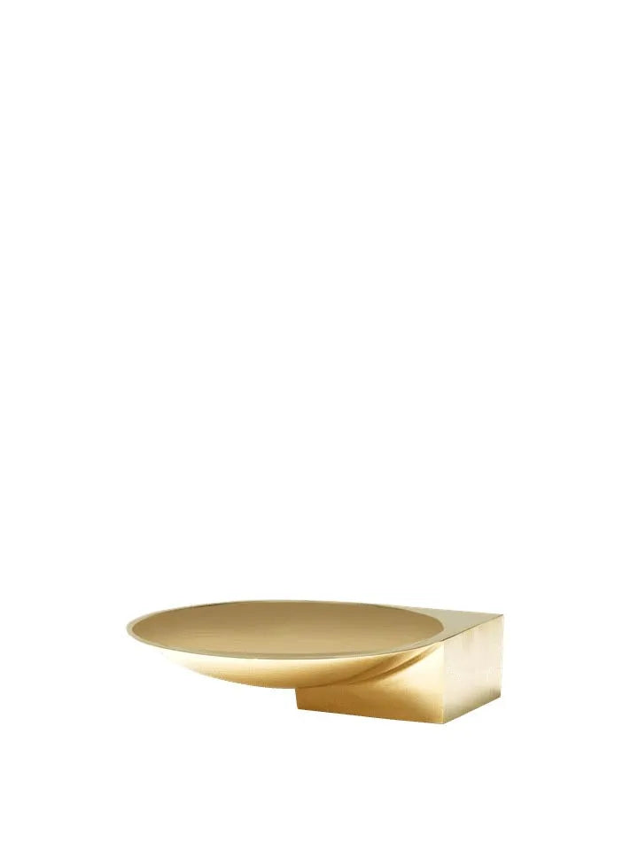 Santany Bowl Ø14  in Messing präsentiert im Onlineshop von KAQTU Design AG. Schale ist von Ferm Living