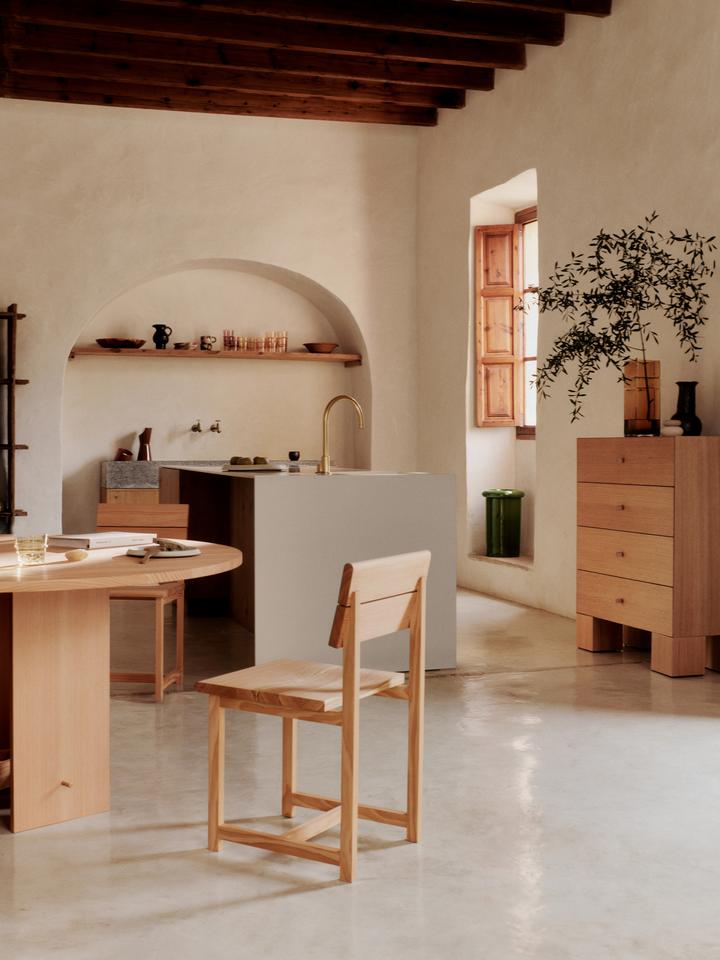 Muro Vase H30  in Recyceltes Bernstein präsentiert im Onlineshop von KAQTU Design AG. Vase ist von Ferm Living
