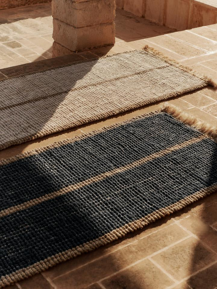 Athen Stripes Läufer 80 x 200  in Natürlich/Cremeweiss präsentiert im Onlineshop von KAQTU Design AG. Teppich ist von Ferm Living