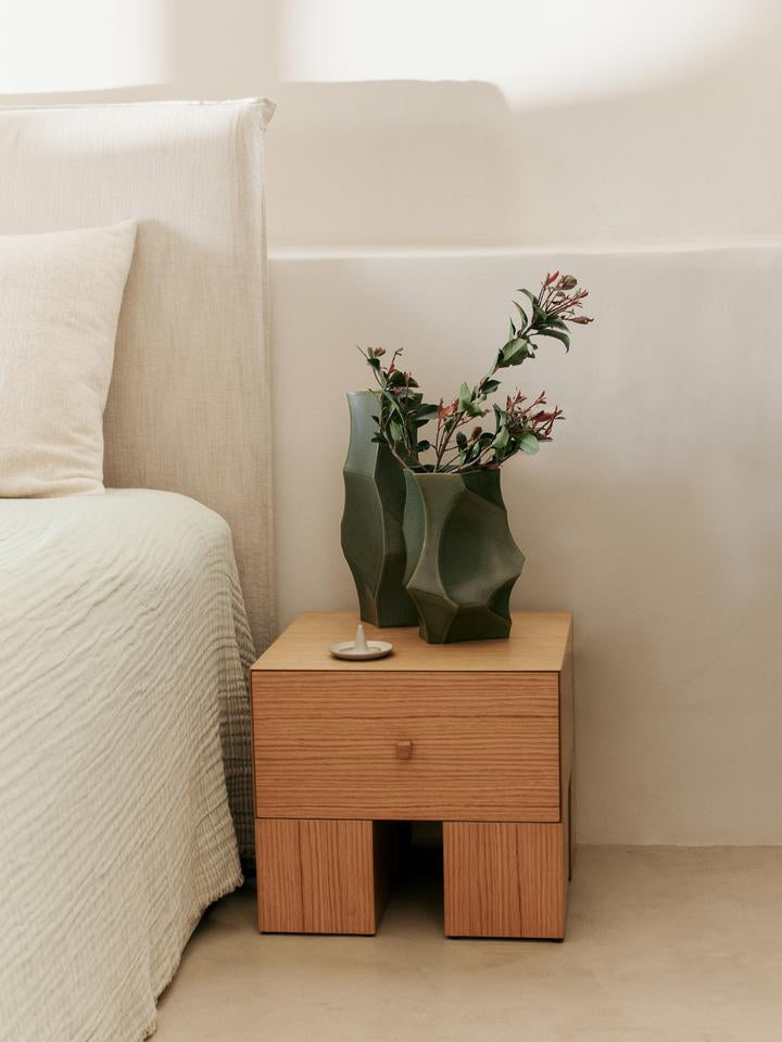 Cueva Vase H37  in Cremeweiss präsentiert im Onlineshop von KAQTU Design AG. Vase ist von Ferm Living