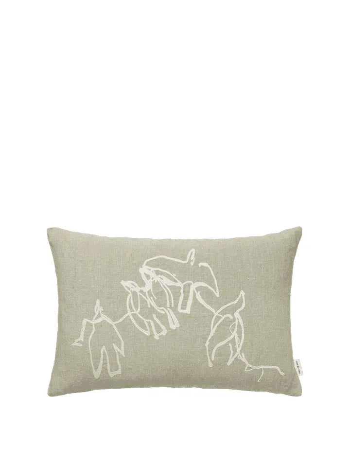 Vuelo Kissen in Elm Green präsentiert im Onlineshop von KAQTU Design AG. Deko Kissen ist von Ferm Living