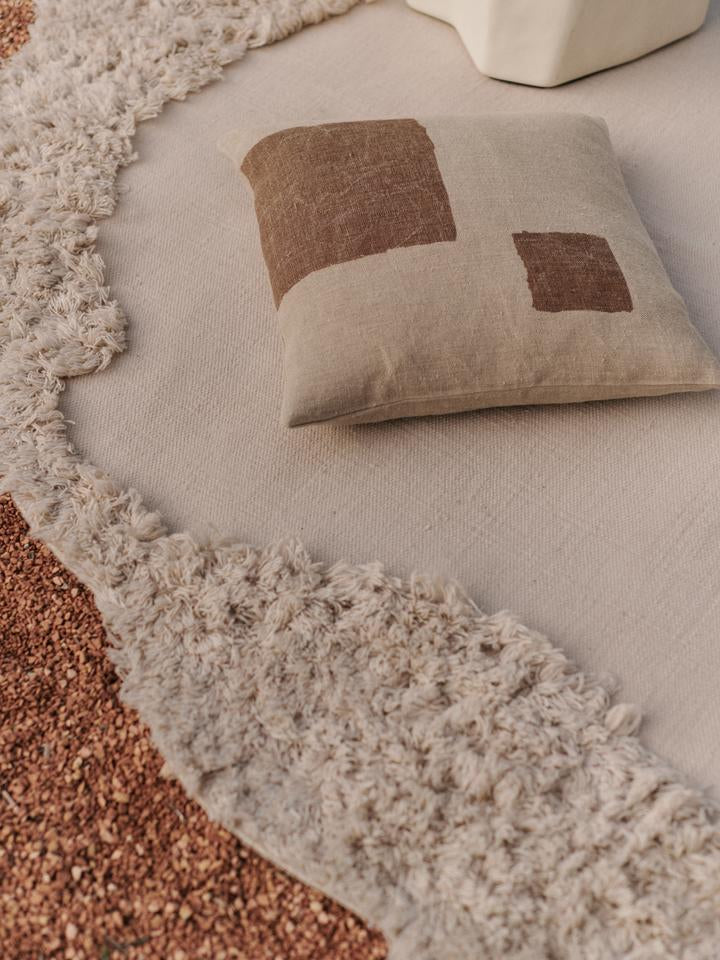 Oleo Kissen in Natural/Sugar Kelp präsentiert im Onlineshop von KAQTU Design AG. Deko Kissen ist von Ferm Living