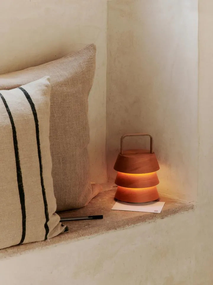 Oleo Kissen in Natürlich/Schwarz präsentiert im Onlineshop von KAQTU Design AG. Deko Kissen ist von Ferm Living