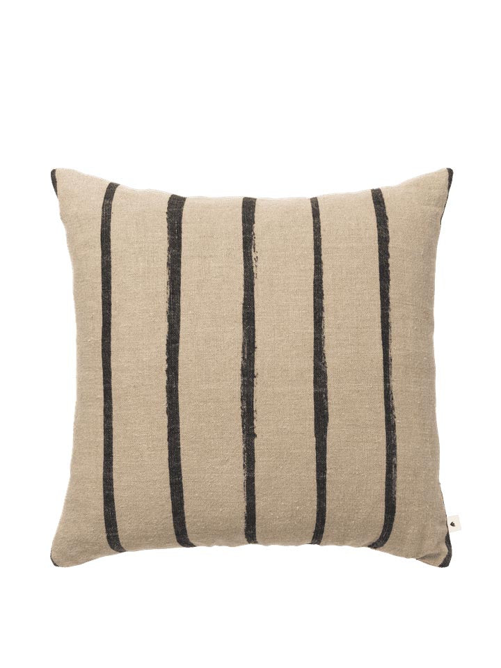 Oleo Kissenbezug in Natürlich/Schwarz präsentiert im Onlineshop von KAQTU Design AG. Deko Kissenbezug ist von Ferm Living