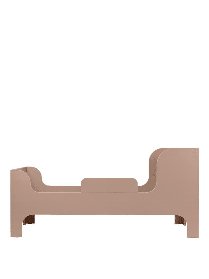 Sill Junior Bett in Rose präsentiert im Onlineshop von KAQTU Design AG. Bett ist von Ferm Living