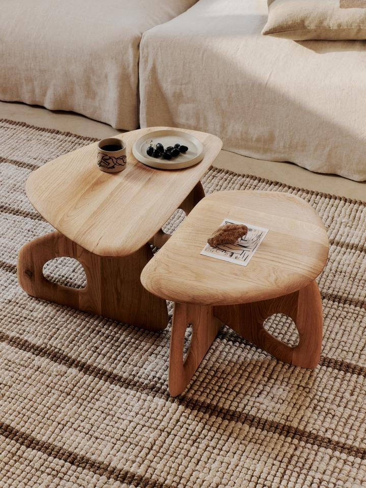 Oar Couchtisch 50 in Natürliche Eiche präsentiert im Onlineshop von KAQTU Design AG. Beistelltisch ist von Ferm Living
