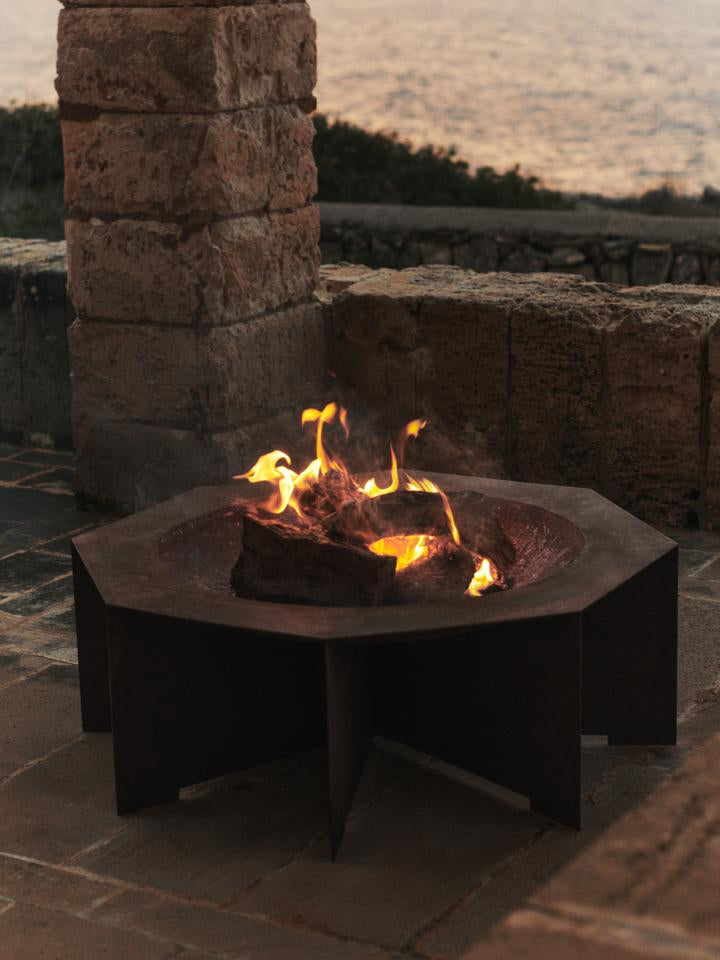 <tc>Ott</tc>a fireplace