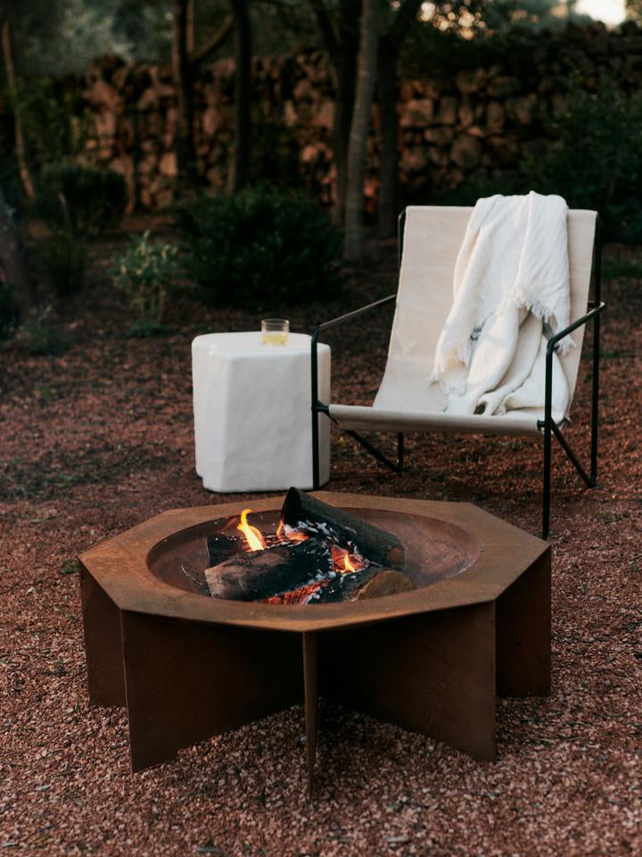 Otte Feuerstelle in Rost präsentiert im Onlineshop von KAQTU Design AG. Feuerschale ist von Ferm Living