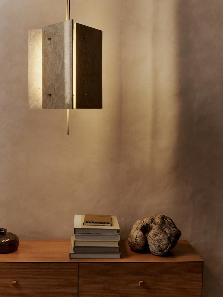 Oeste Pendelleuchte  in Sand präsentiert im Onlineshop von KAQTU Design AG. Pendelleuchte ist von Ferm Living