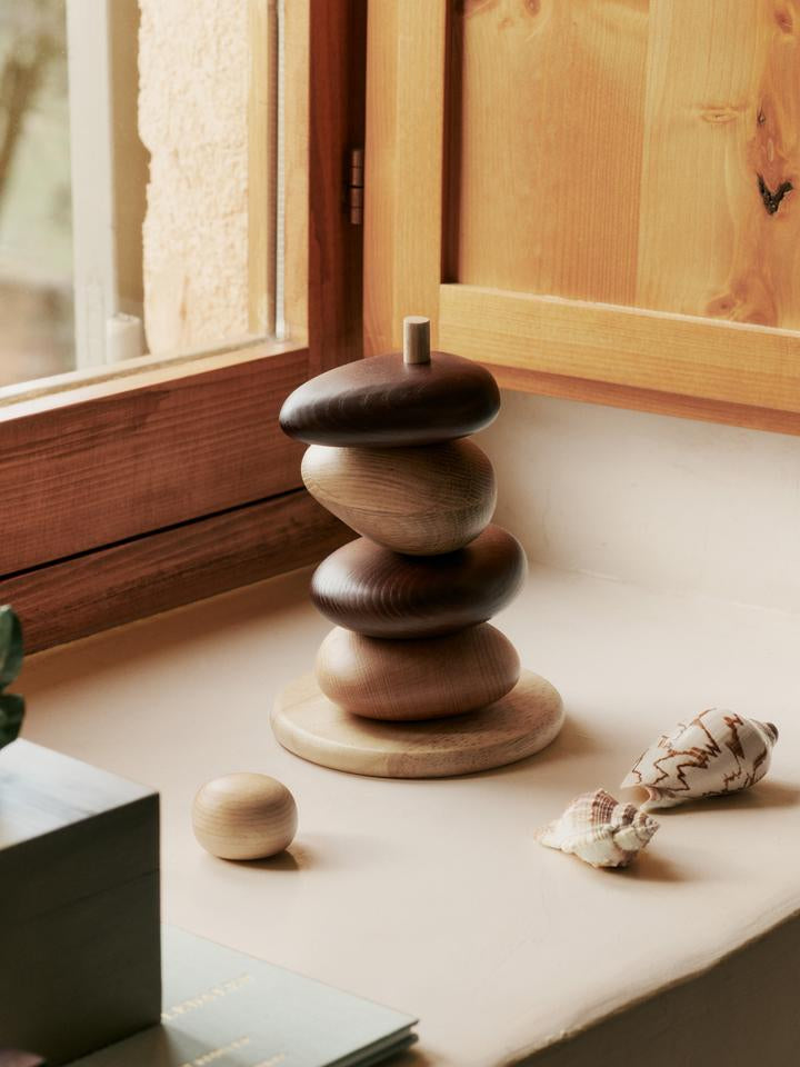Pebble Stapelblöcke  in Multi präsentiert im Onlineshop von KAQTU Design AG. Spielzeug ist von Ferm Living