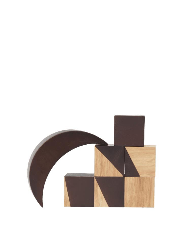 Phase Bausteine in Natürlich/Dunkel gebeizt präsentiert im Onlineshop von KAQTU Design AG. Spielzeug ist von Ferm Living