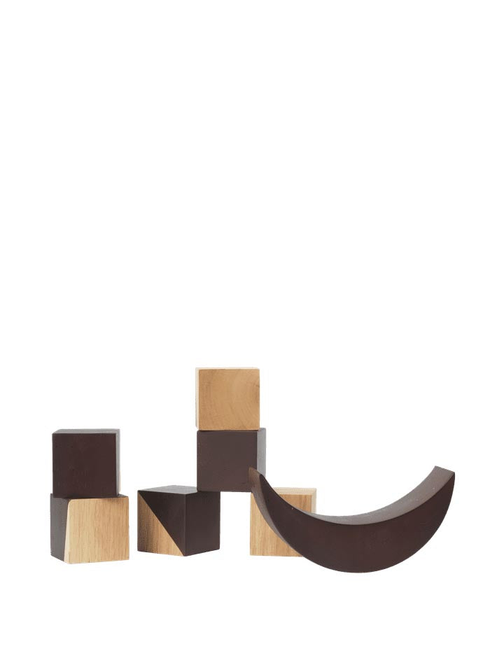 Phase Bausteine in Natürlich/Dunkel gebeizt präsentiert im Onlineshop von KAQTU Design AG. Spielzeug ist von Ferm Living