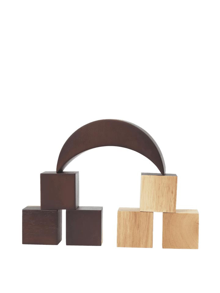 Phase Bausteine in Natürlich/Dunkel gebeizt präsentiert im Onlineshop von KAQTU Design AG. Spielzeug ist von Ferm Living
