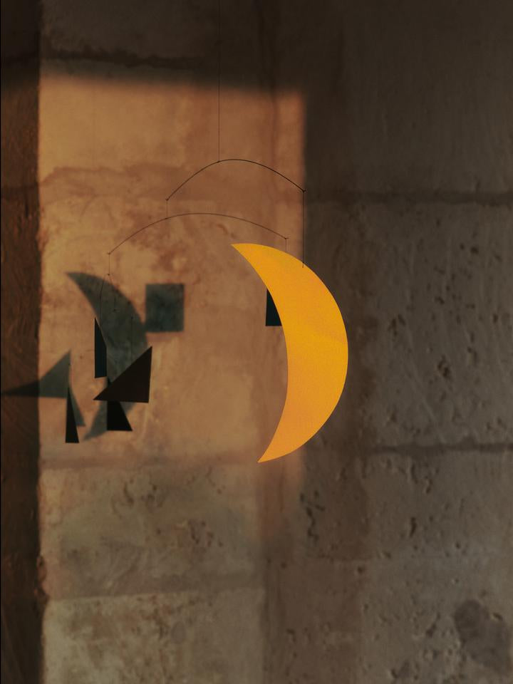 Phase Mobile  in Schwarz/Gold präsentiert im Onlineshop von KAQTU Design AG. Mobiles Kids ist von Ferm Living