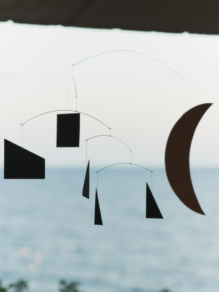 Phase Mobile  in Schwarz/Gold präsentiert im Onlineshop von KAQTU Design AG. Mobiles Kids ist von Ferm Living
