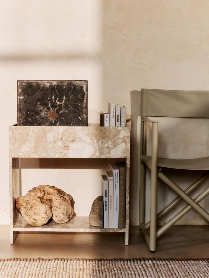 Voya Klappstuhl in Kaschmir präsentiert im Onlineshop von KAQTU Design AG. Gartenstuhl mit Armlehnen ist von Ferm Living