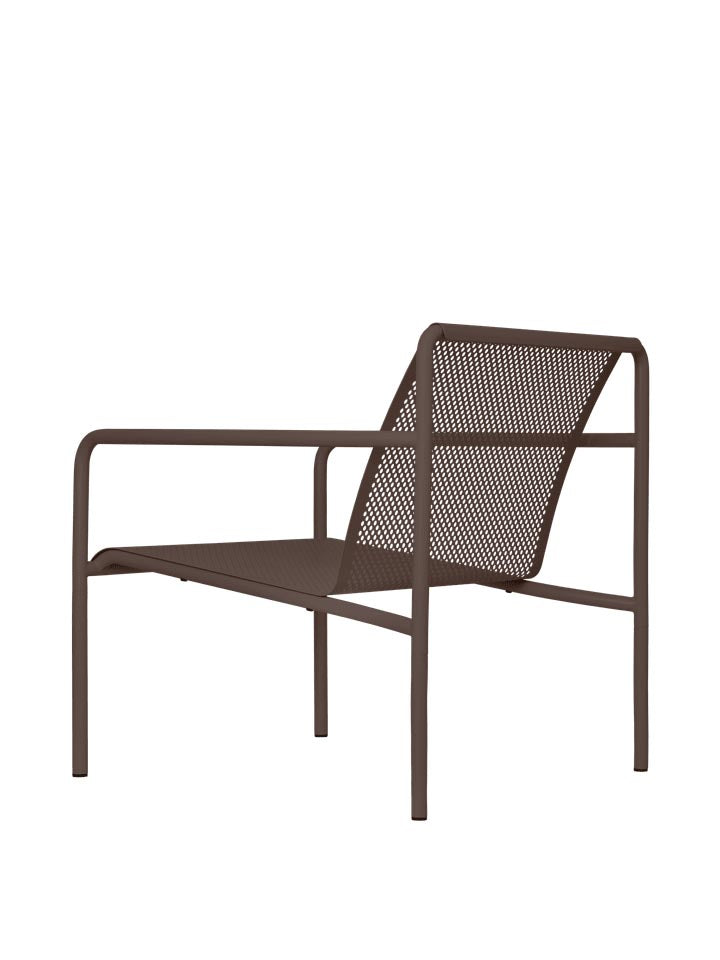 Dapple Lounge Chair mit Armlehnen in Dunkle Schokolade präsentiert im Onlineshop von KAQTU Design AG. Outdoor-Sessel ist von Ferm Living