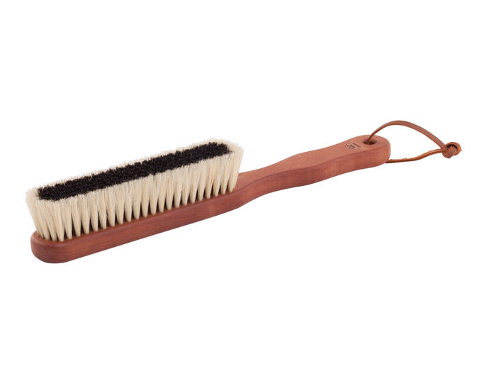REDECKER Kaschmirbürste mit Griff Wildschweinborsten 26.5 cm in  präsentiert im Onlineshop von KAQTU Design AG. Haushaltshilfen ist von REDECKER