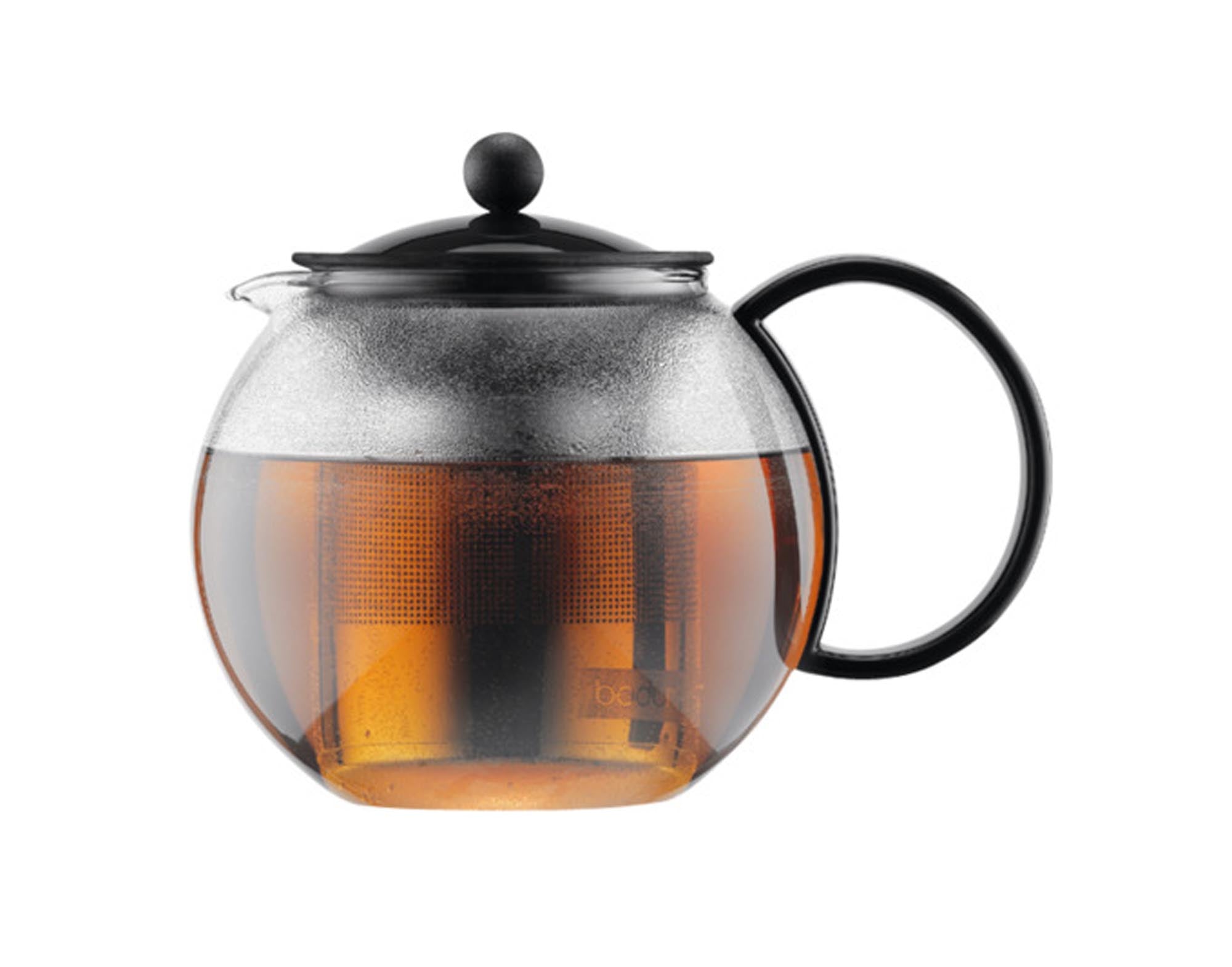 Stilvolle BODUM Teekanne Assam 0.5l aus Borosilikatglas mit Kunststoffgriff und Edelstahlfilter für perfekten Teegenuss.