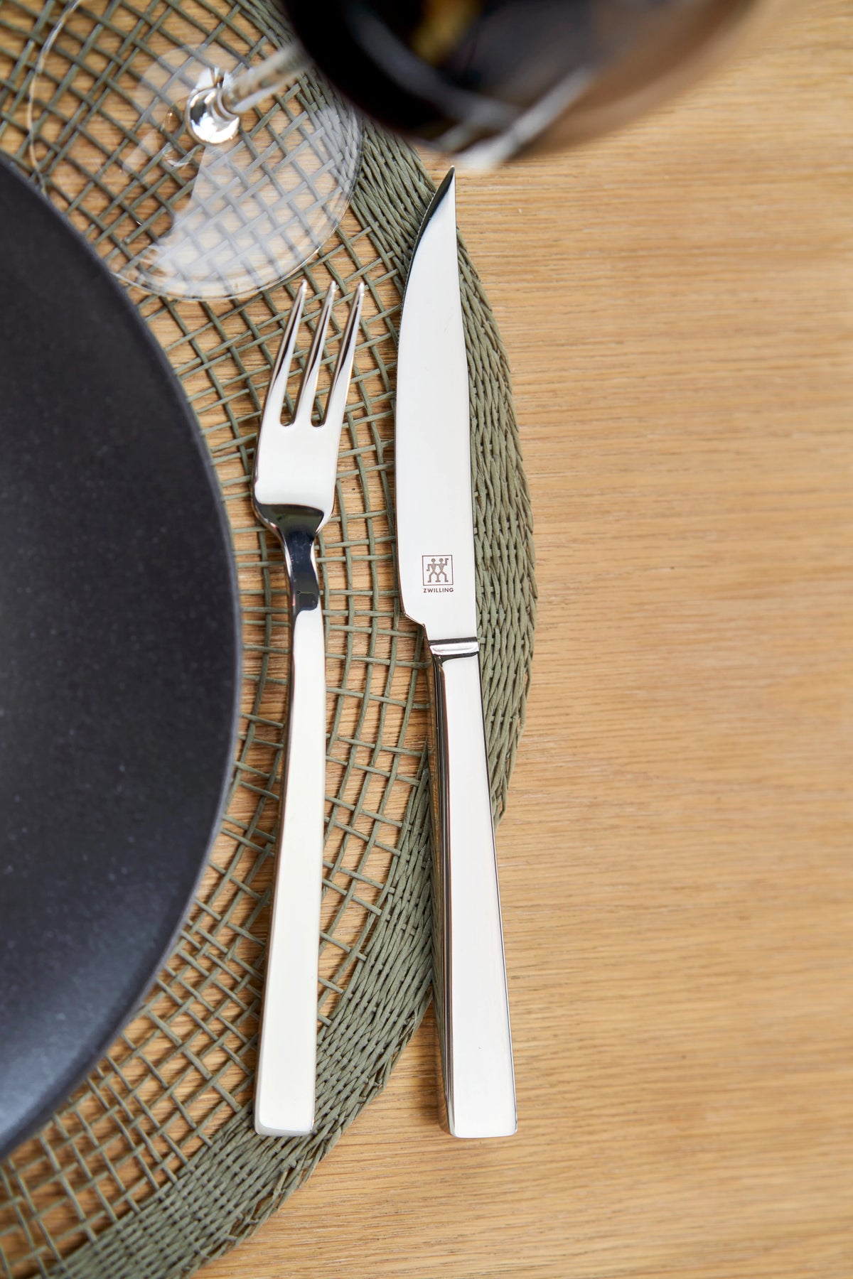 TWIN Steak Besteckset 12-tlg. in Holzbox in Silber präsentiert im Onlineshop von KAQTU Design AG. Küchenmesser ist von Zwilling Kitchen