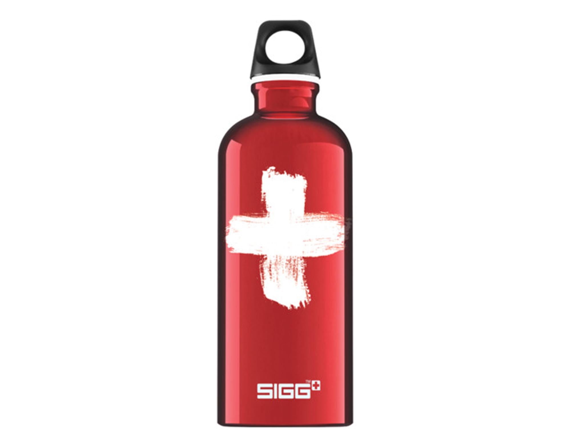 SIGG Trinkflasche Traveller Bottle Swiss red 0.6 l in  präsentiert im Onlineshop von KAQTU Design AG. Flasche ist von SIGG