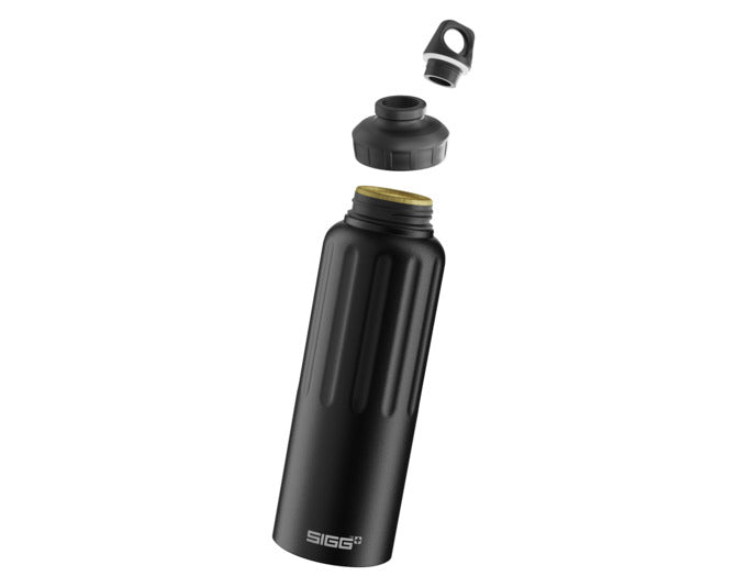 Die SIGG Traveller WMB black touch 1.5 l ist eine stilvolle, robuste Trinkflasche aus Aluminium, ideal für unterwegs und den täglichen Gebrauch.