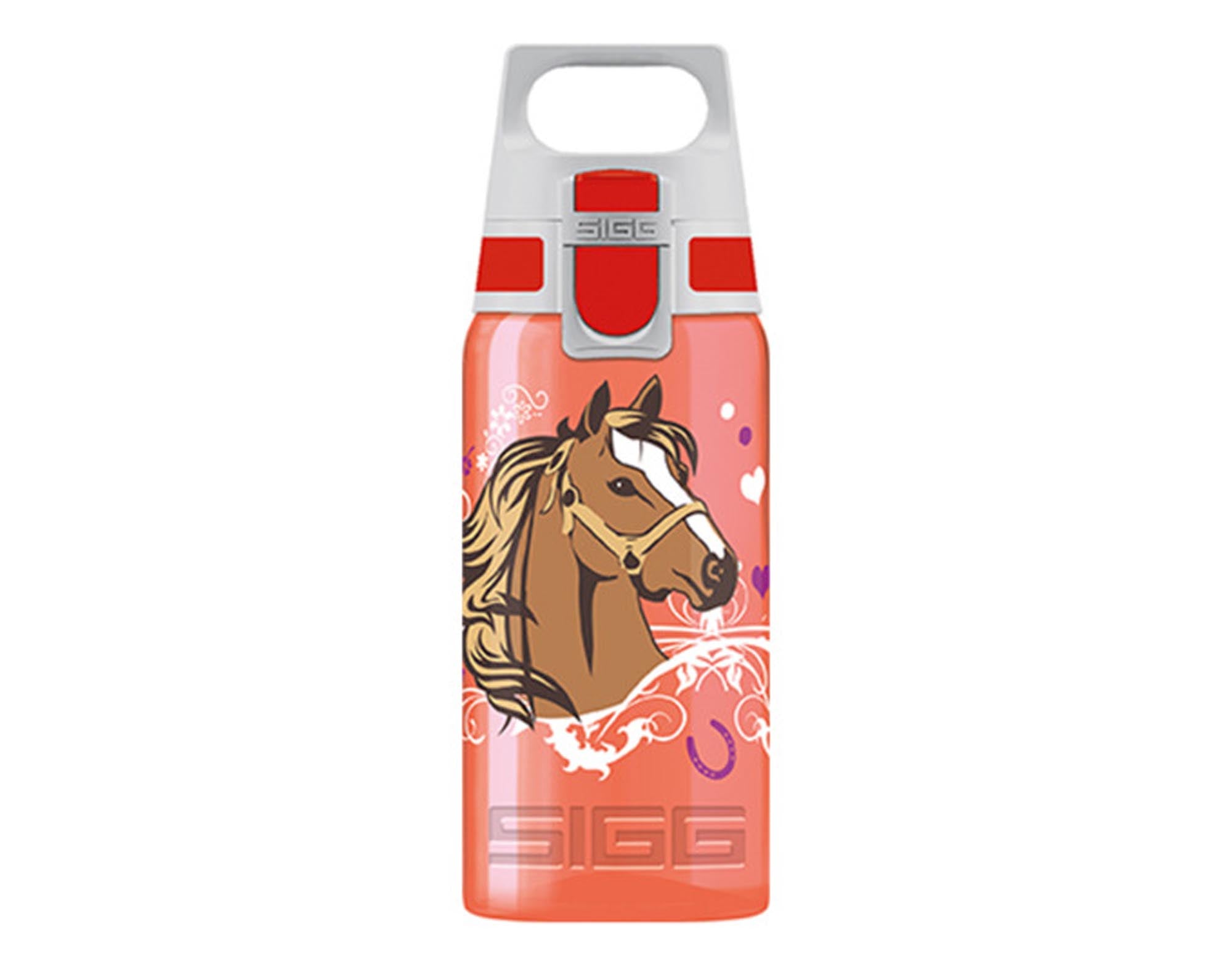 SIGG Trinkflasche 0.5L, rot mit Pferdemotiv, BPA-frei, auslaufsicher, ideal für Sport & Freizeit.