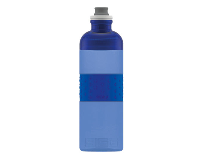 Trinkflasche Hero blue 0.6 l in  präsentiert im Onlineshop von KAQTU Design AG. Flasche ist von SIGG