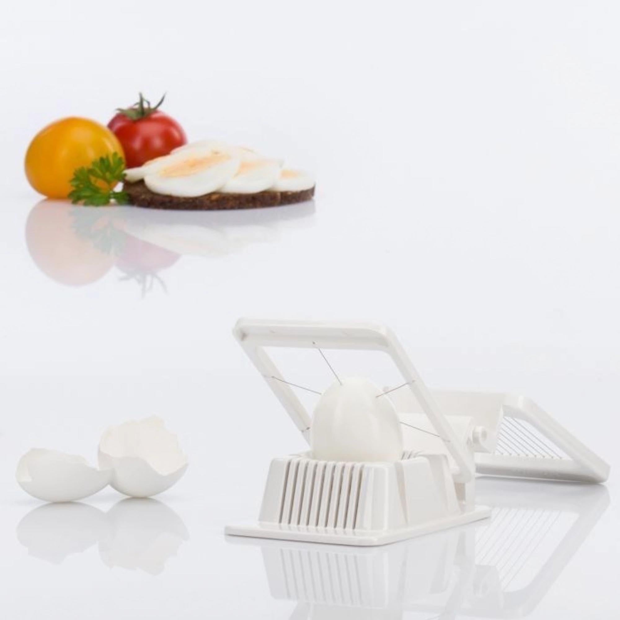 Kompakter Kombi-Eierteiler von Westmark, perfekt zum Schneiden und Teilen von Eiern, Maße 13.5x8.5x4cm, vielseitig und praktisch.