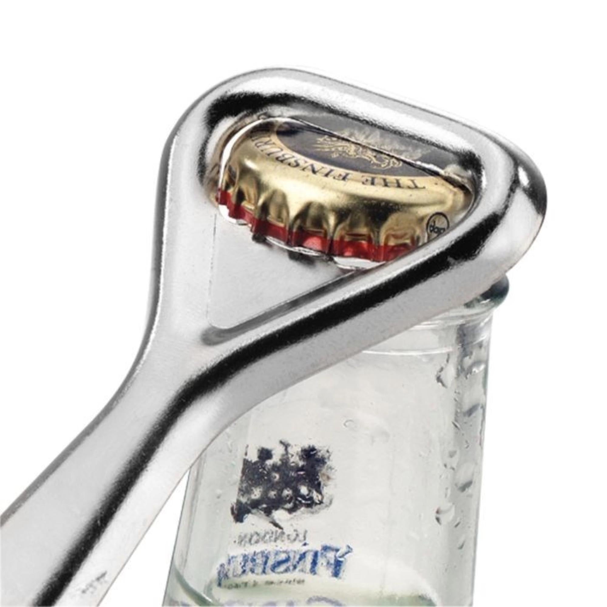 Kompakter und robuster Flaschenöffner aus Metall, ideal für den Alltag, Maße: 8x4x0.5cm, von Westmark, praktisch und langlebig.