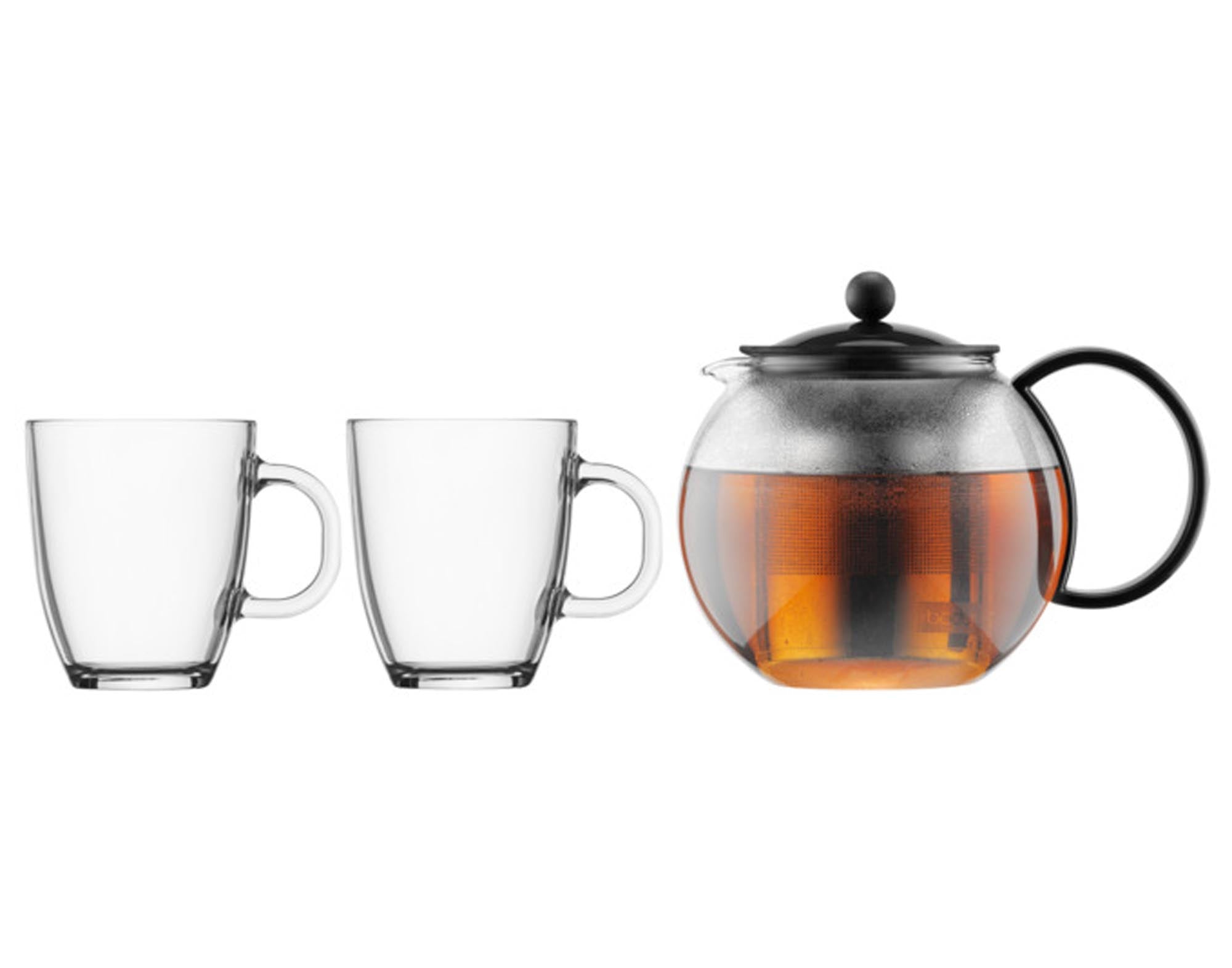 Elegante BODUM Teekanne Assam (1L) mit 2 Gläsern, hitzebeständig, Edelstahlfilter, ergonomisch, ideal für Teeliebhaber.