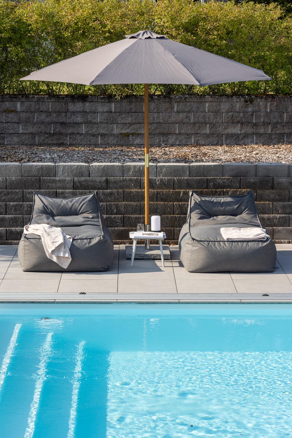 Ixos Sonnenschirm in Grau präsentiert im Onlineshop von KAQTU Design AG. Sonnenschirm ist von Venture Home