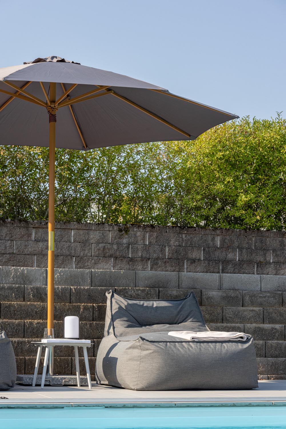 Ixos Sonnenschirm in Grau präsentiert im Onlineshop von KAQTU Design AG. Sonnenschirm ist von Venture Home