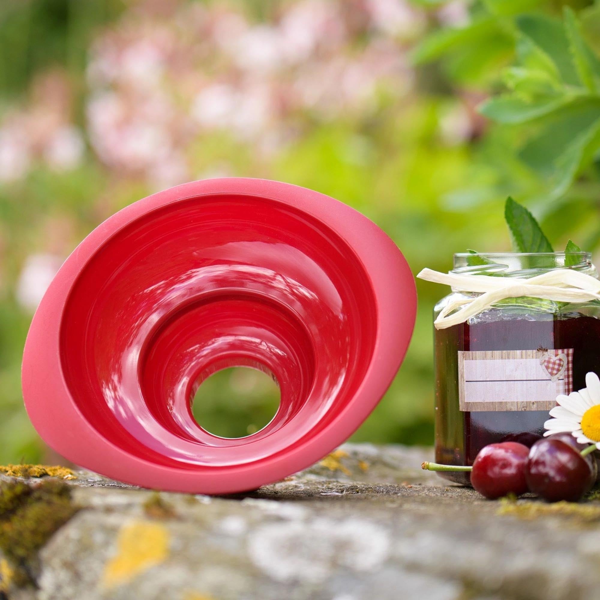 2-teiliges Einmachtrichter-Set von Westmark, perfekt für präzises Abfüllen, mit zwei Größen für flexible Einsatzmöglichkeiten.
