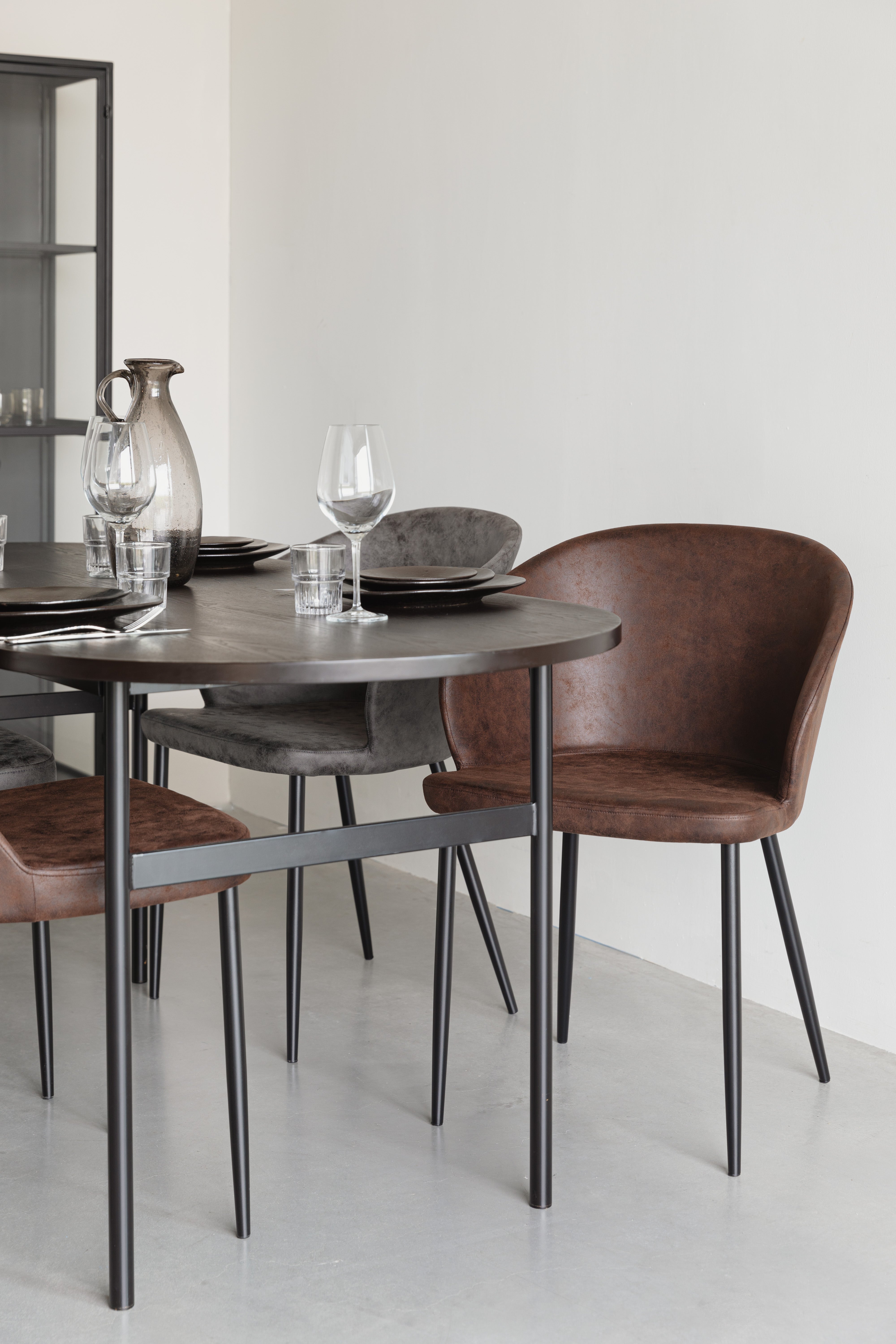 Stuhl Hadid in Braun präsentiert im Onlineshop von KAQTU Design AG. Stuhl ist von White Label Living
