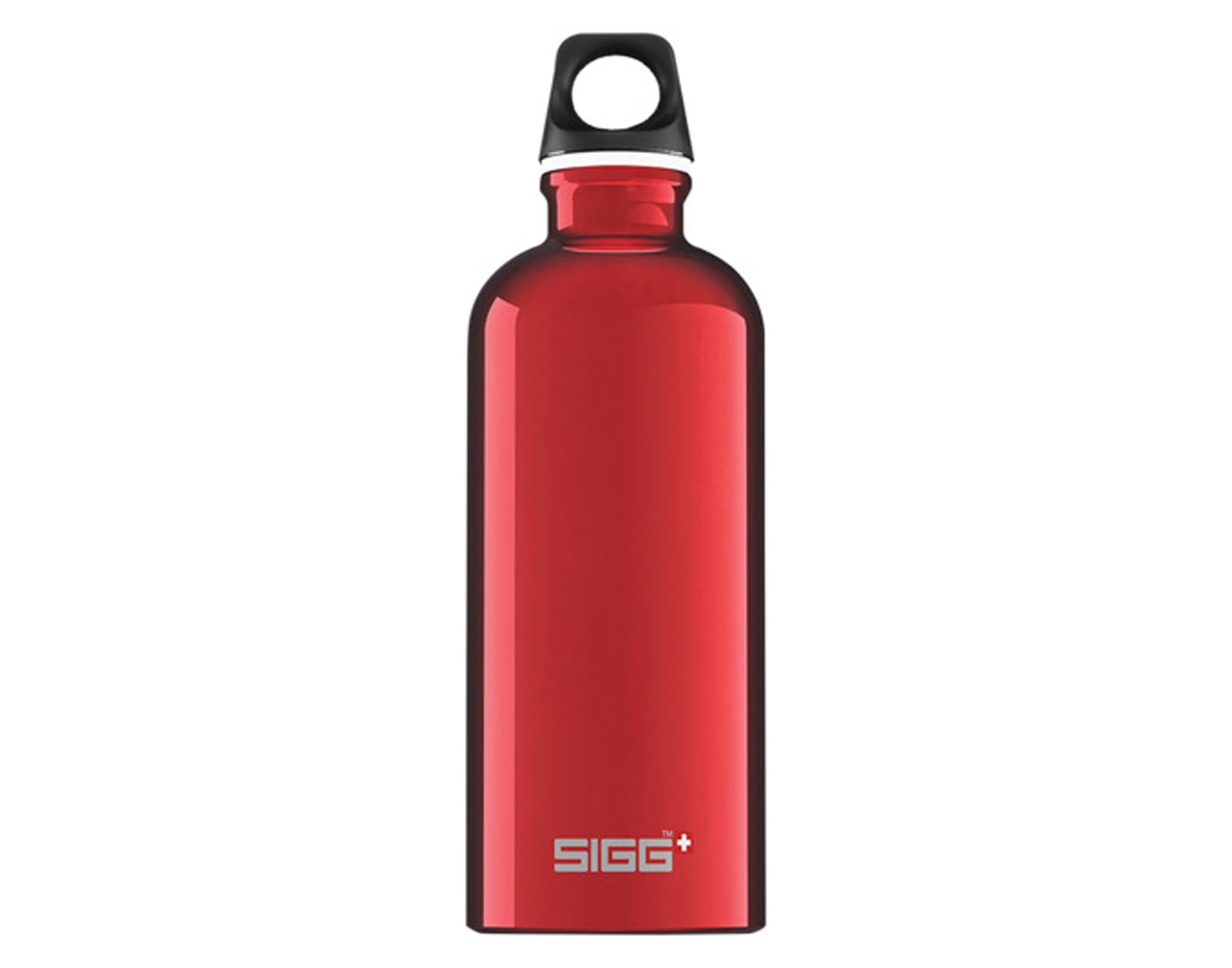 SIGG Trinkflasche Traveller Bottle red 0.6 l in  präsentiert im Onlineshop von KAQTU Design AG. Flasche ist von SIGG