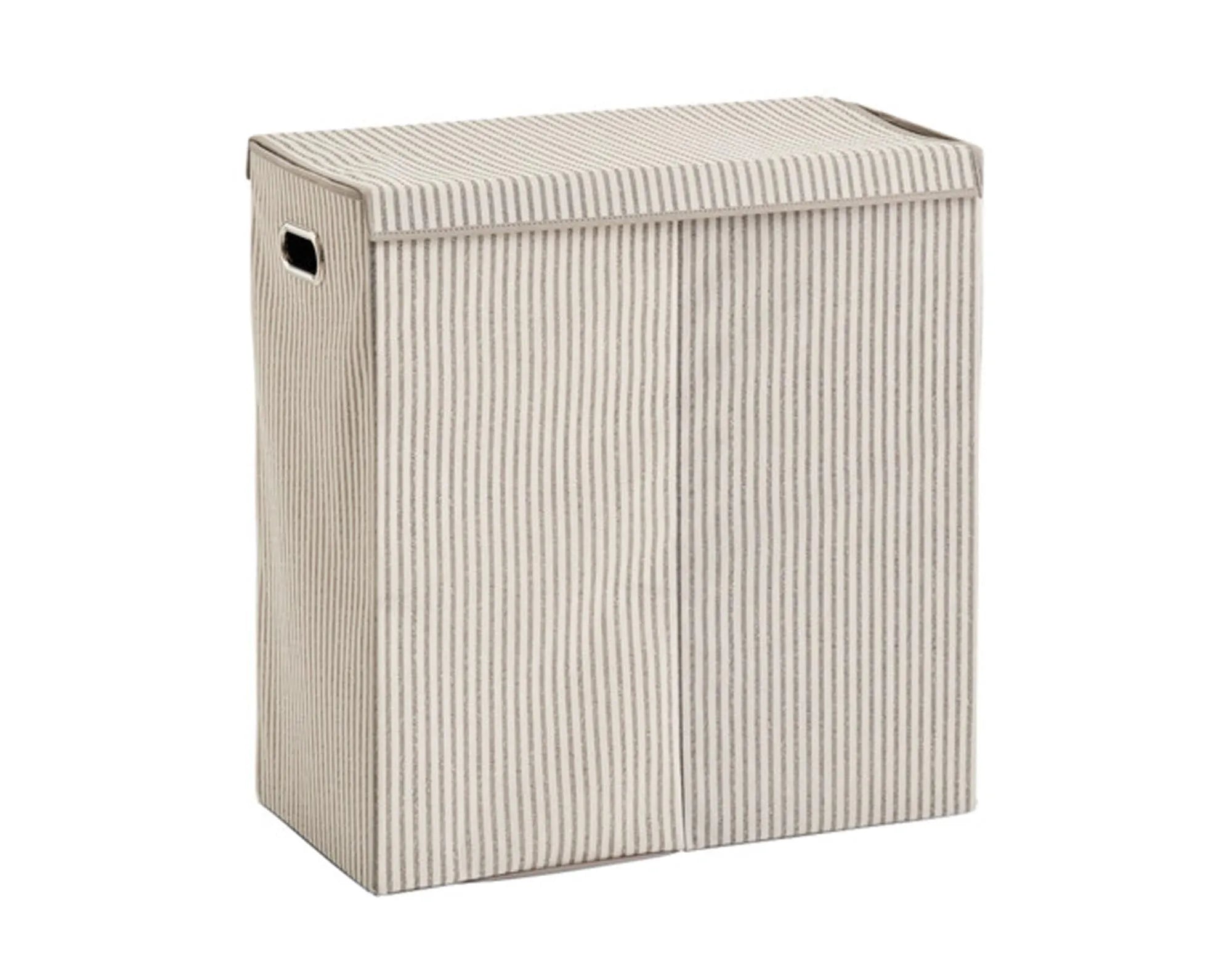 Moderner Wäschesammler mit 2 Fächern, 61.5x31x63 cm, für einfache Sortierung. Stilvolles Streifenmuster, robust und pflegeleicht.
