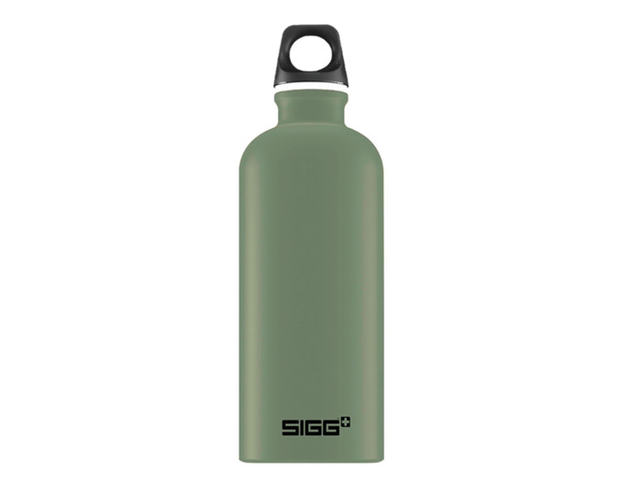 SIGG Trinkflasche Traveller Bottle leaf green 0.6 l in  präsentiert im Onlineshop von KAQTU Design AG. Flasche ist von SIGG