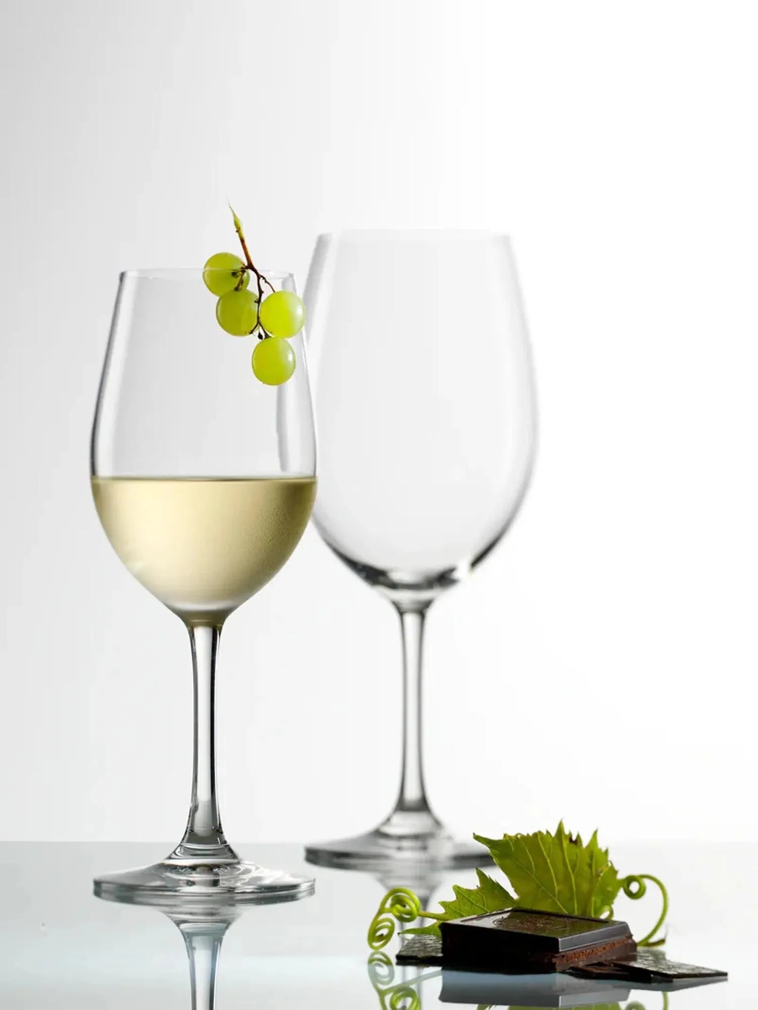 Elegantes Grand Cuvée Weissweinglas von Stölzle, 365ml, aus Kristallglas, ideal für Weissweine, spülmaschinenfest, zeitloses Design.