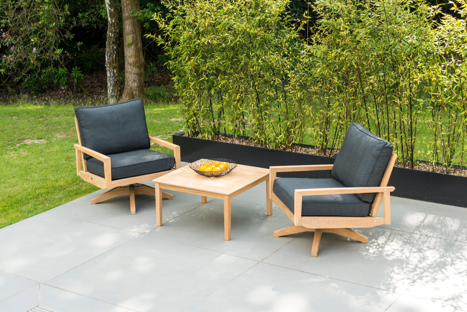 Roble Lounge Tisch von Alexander Rose: Perfekt für stilvolle Gärten.