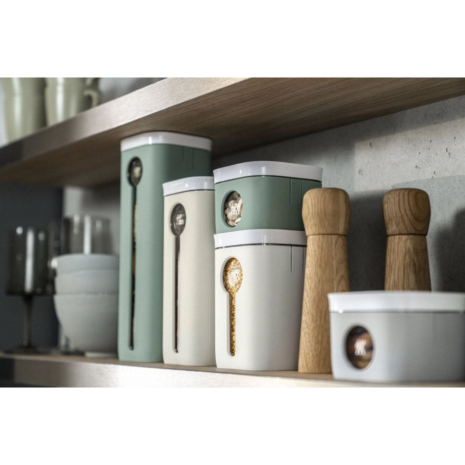 Elegantes graues Cube Cover S von Zwilling, ideal für Vakuumboxen, bewahrt die Frische Ihrer Lebensmittel und bietet einen modernen Schutz.