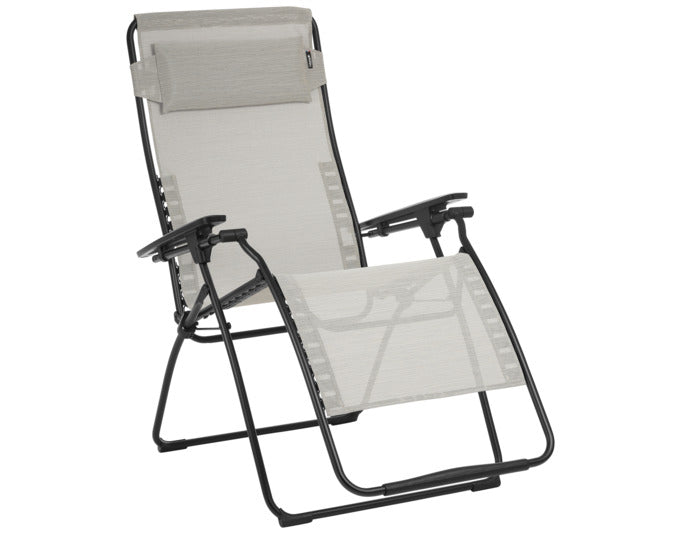 RelaxsesselFutura XL Clip in  präsentiert im Onlineshop von KAQTU Design AG. Outdoor-Sessel mit Armlehnen ist von LAFUMA
