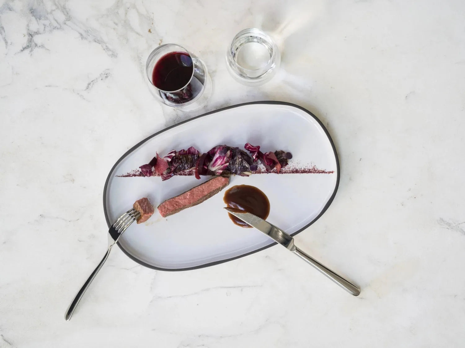 Elegantes Courchevel Steakmesser aus mattem Edelstahl von Revol.
