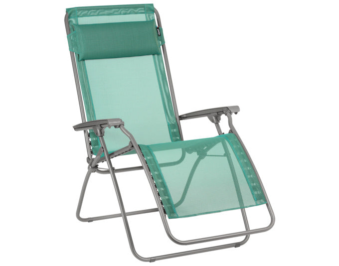Relaxsessel R-Clip in Chlorophyle präsentiert im Onlineshop von KAQTU Design AG. Outdoor-Sessel mit Armlehnen ist von LAFUMA