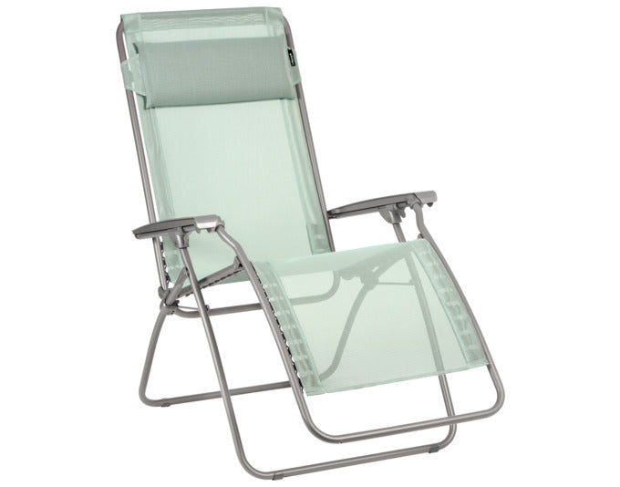 Relaxsessel R-Clip in Tilleul präsentiert im Onlineshop von KAQTU Design AG. Outdoor-Sessel mit Armlehnen ist von LAFUMA