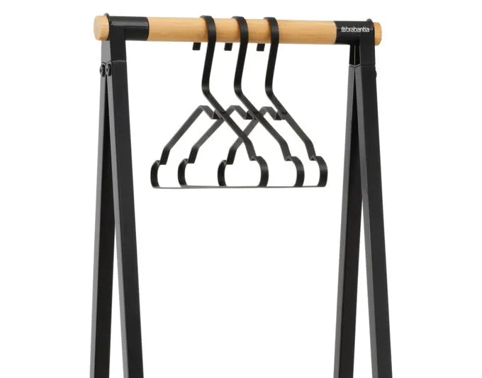 Moderner BRABANTIA Kleiderständer Linn XS in Schwarz, kompakt und stilvoll, ideal für kleine Räume und vielseitige Aufbewahrung.
