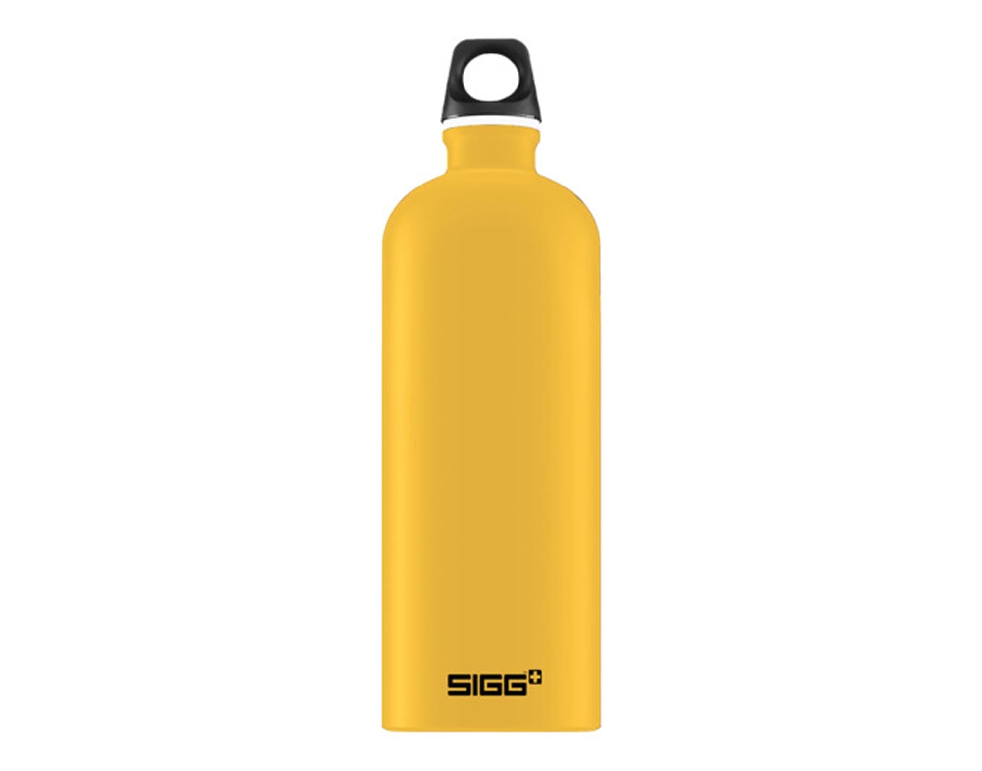 SIGG Trinkflasche Traveller Bottle mustard touch 1 l in  präsentiert im Onlineshop von KAQTU Design AG. Flasche ist von SIGG